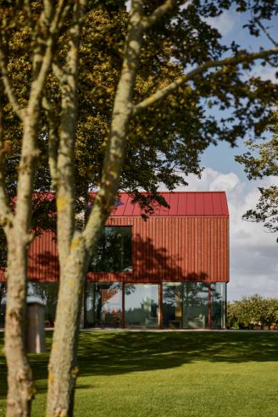 A house so red even Snoopy would “dream” of it,